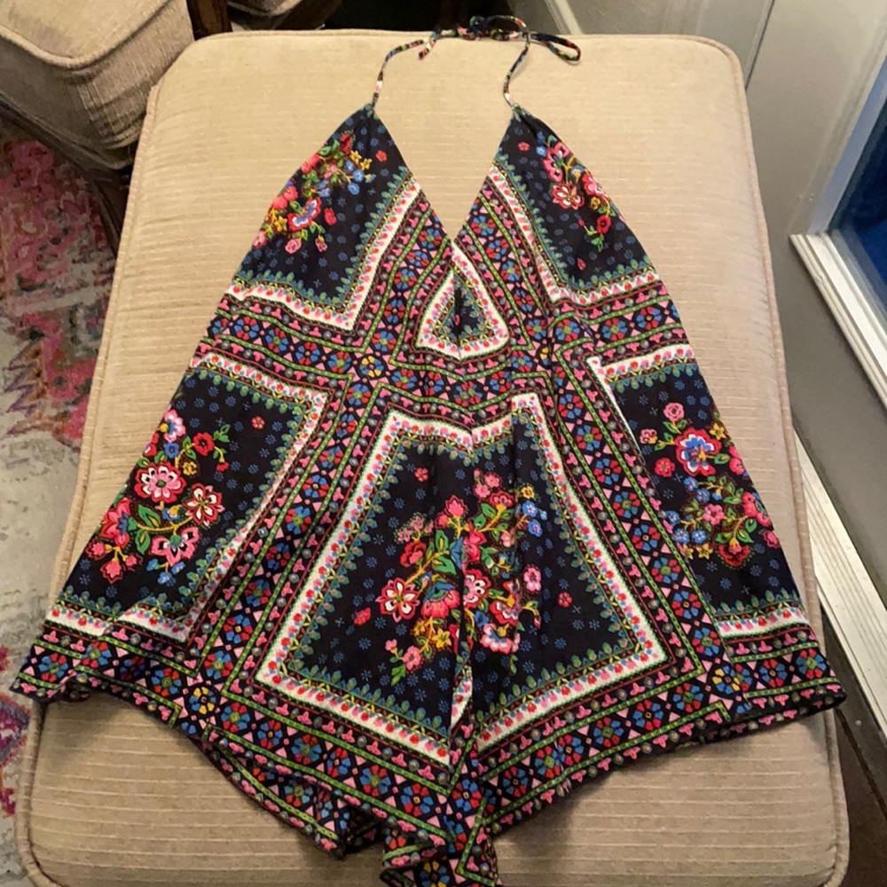 URBAN OUTFITTERS size small pattern top